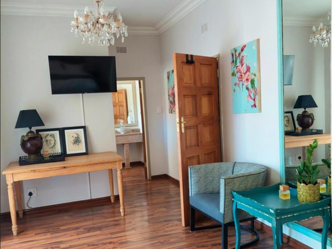 Art And Soul Restaurant, Accommodation, French Bar And Art Gallery Parys Room photo