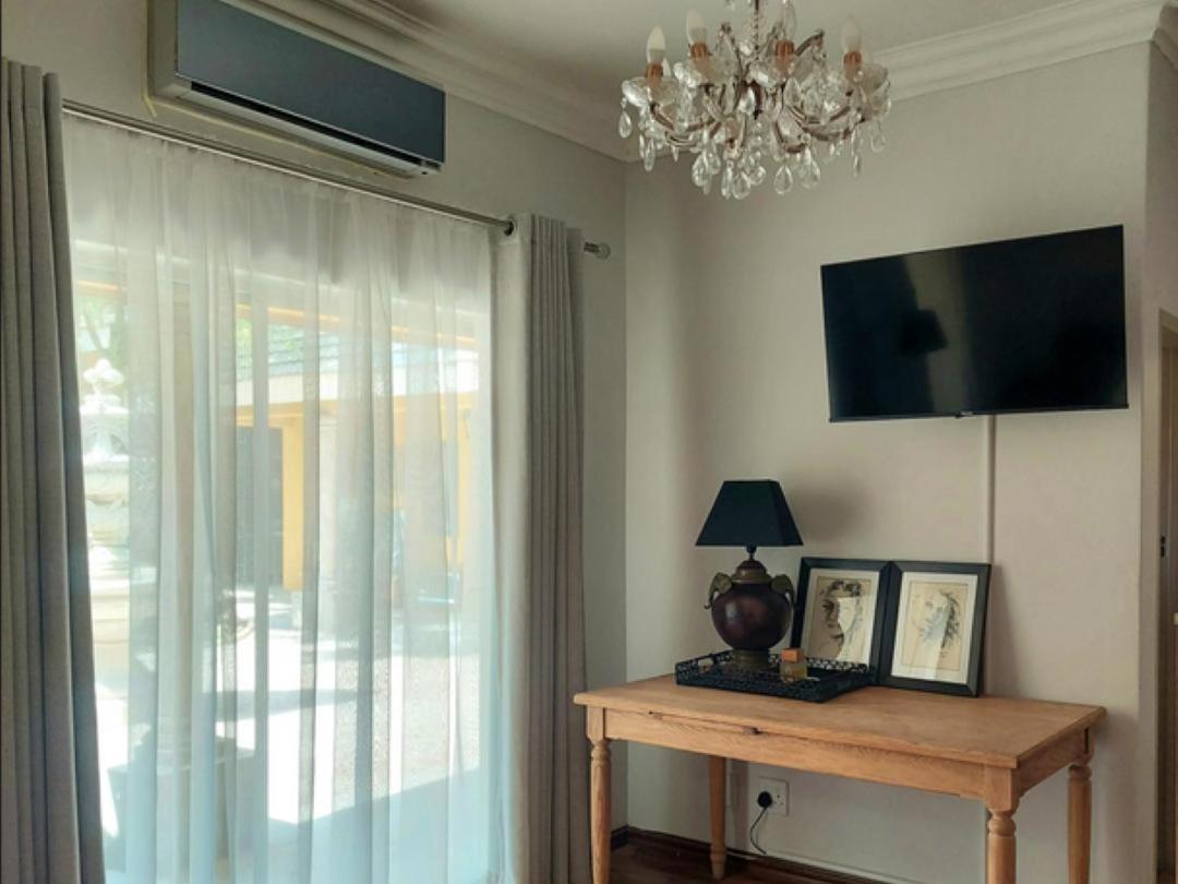 Art And Soul Restaurant, Accommodation, French Bar And Art Gallery Parys Room photo