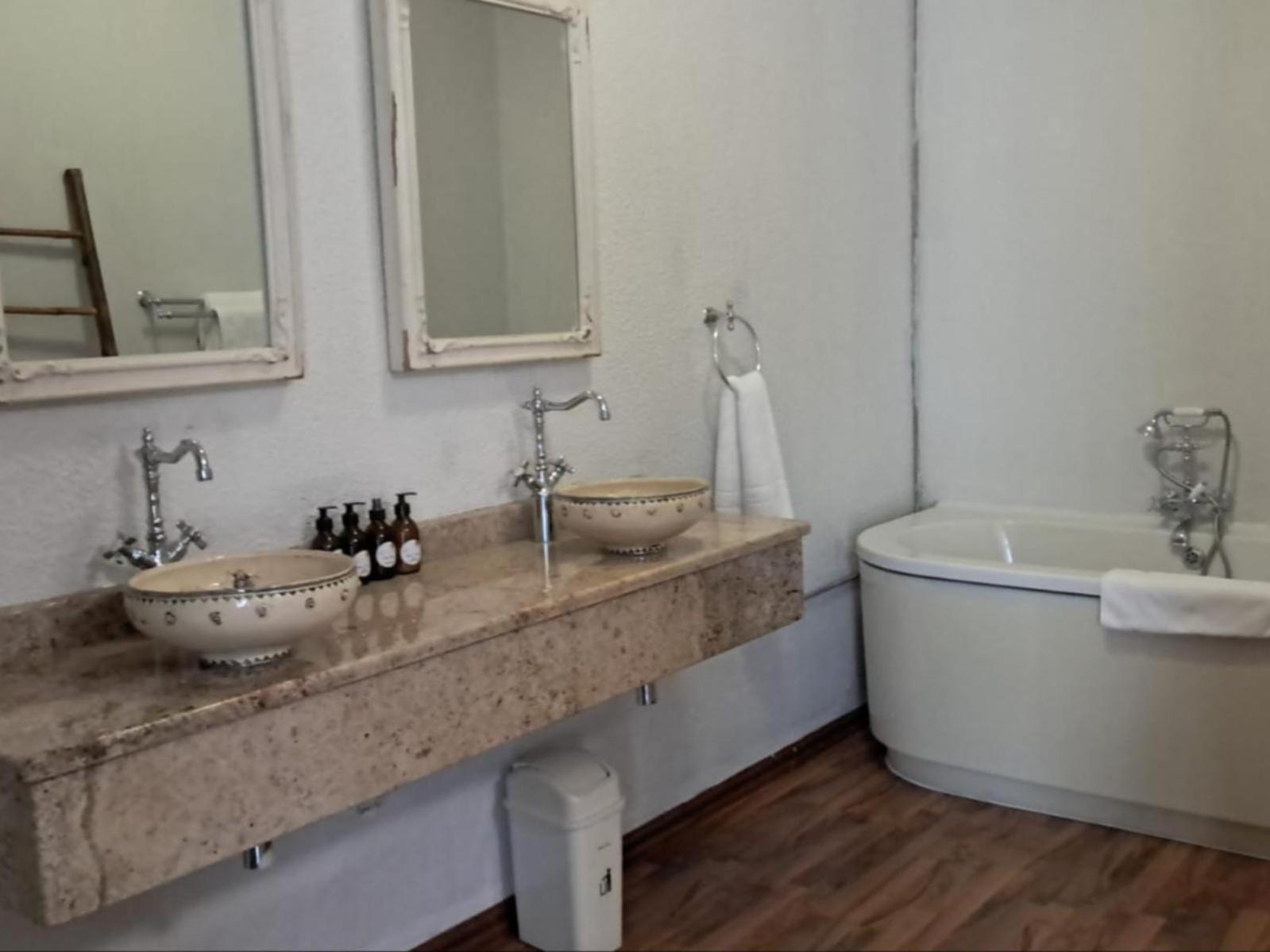 Art And Soul Restaurant, Accommodation, French Bar And Art Gallery Parys Room photo